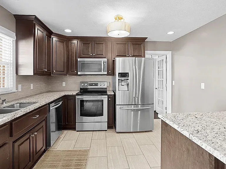 1402 Westen St — Photo 4