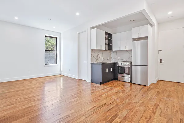 Rented by Skyhigh Realty NYC LLC | media 22