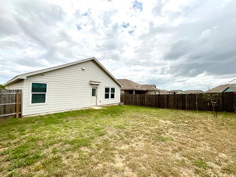 615 Bean Bnd — Photo 30