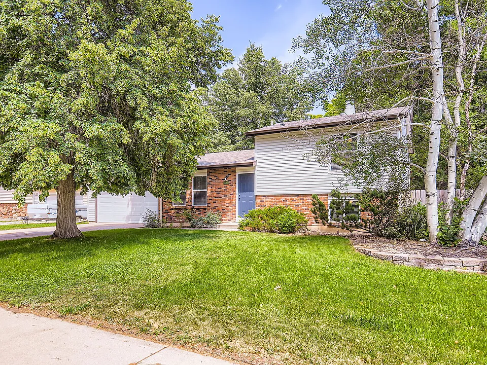 3518 Camelot Dr