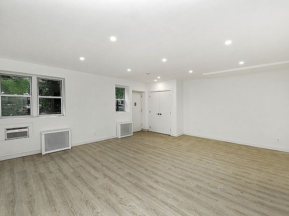 3rd image of 2815 Ocean Pkwy #L2-3