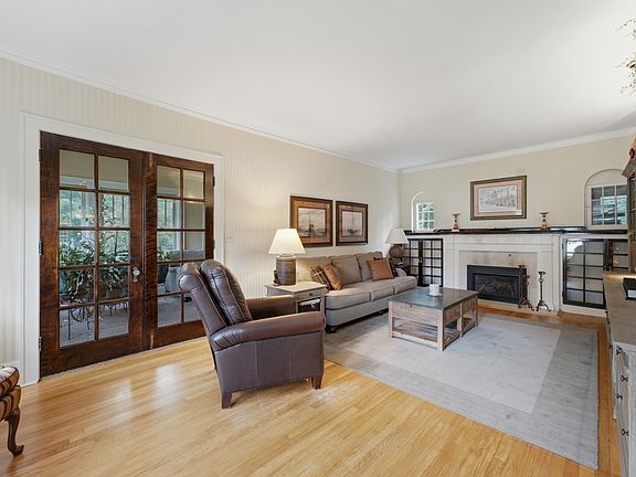 5th image of 933 22nd St