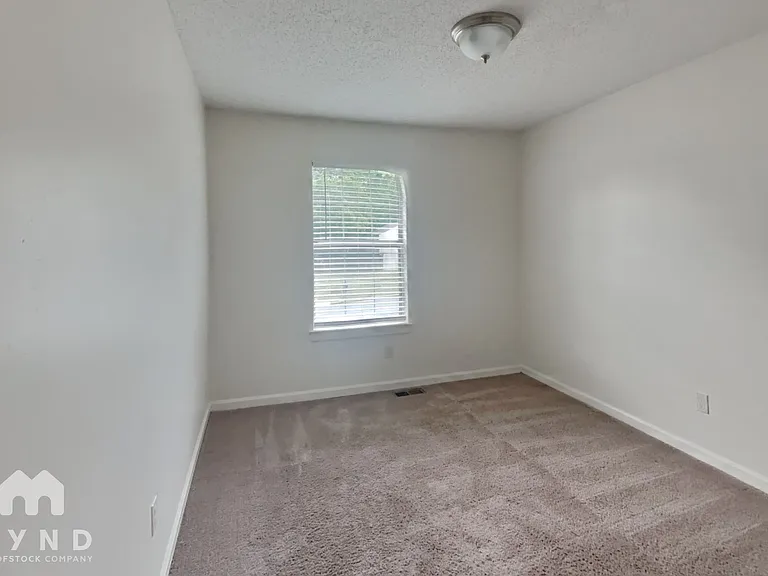 5561 Northcut Dr — Photo 14