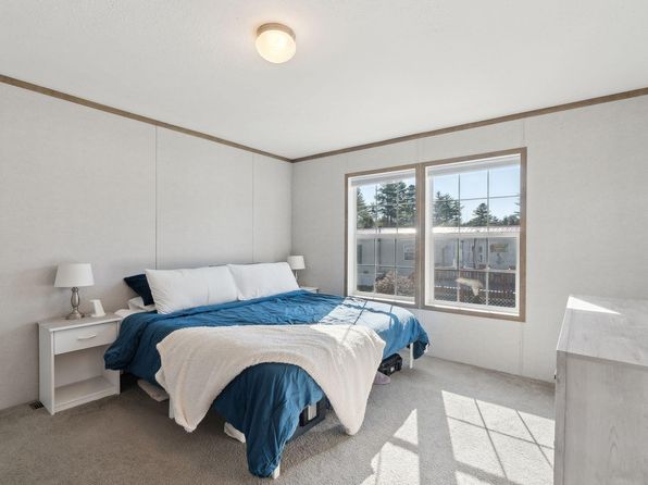 15 Ashleigh Lane, Standish, ME 04084