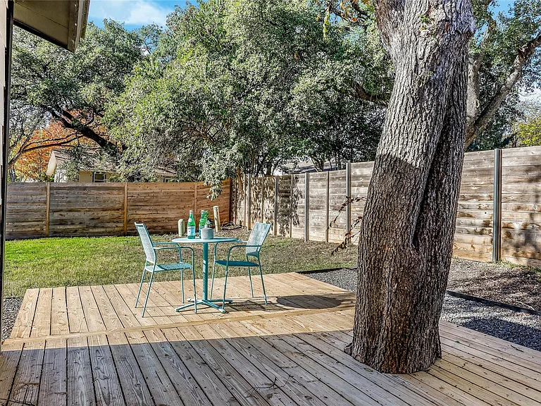 813 Cardiff Dr — Photo 22