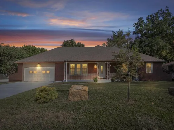 800 NE Mulberry St, Lees Summit, MO 64086