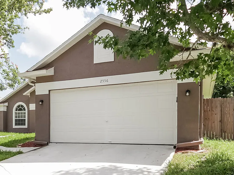 2556 Coachbridge Ct — Photo 3