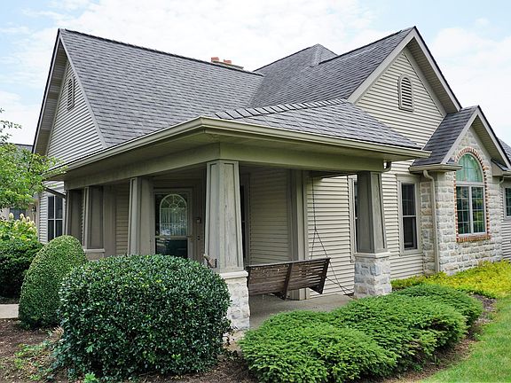3rd image of 423 Cottage Grv W