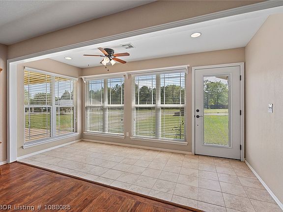 4th image of 206 John Dr