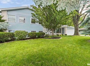 9350 N Pine Tree Rd, Peoria, IL 61615