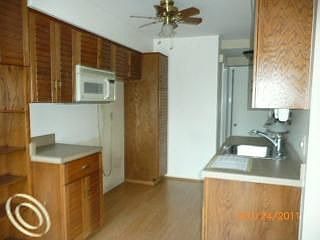 4th image of 15789 Newport Dr