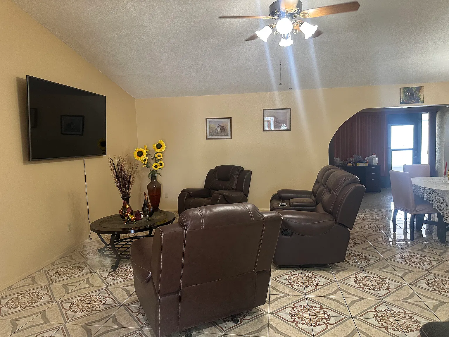 3 bed, 1497 sqft, $2,500 — Photo 2