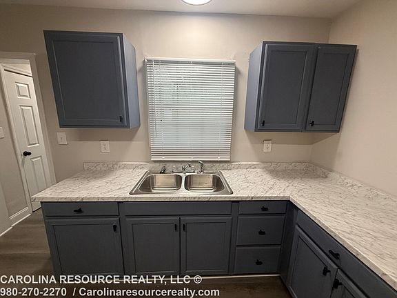 3rd image of 3005 West Blvd