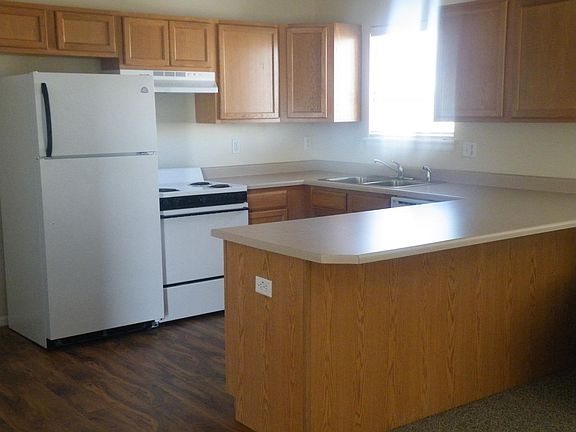 3rd image of 909 Arnold St