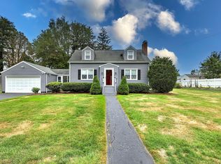 8 Green St, Trumbull, CT 06611