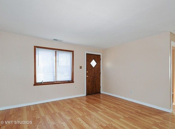 4th image of 4032 N Lincoln St