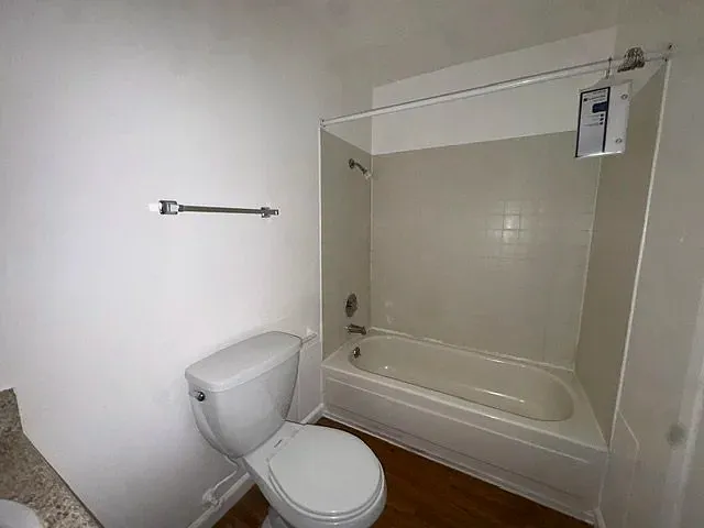 Oakcrest — Photo 4