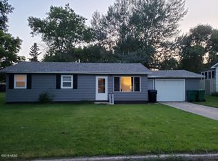 511 7th St NE, Watertown, SD 57201