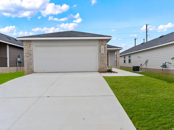16052 Mahogany Way, Elmendorf, TX 78112