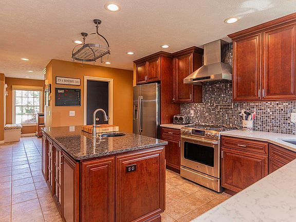 4th image of 47679 Woodfield Cir