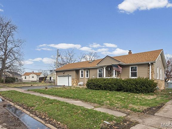 2nd image of 2535 E 28th St