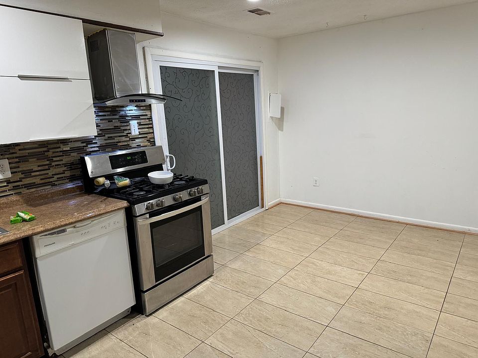 1st image of 8420 Del Norte Ct