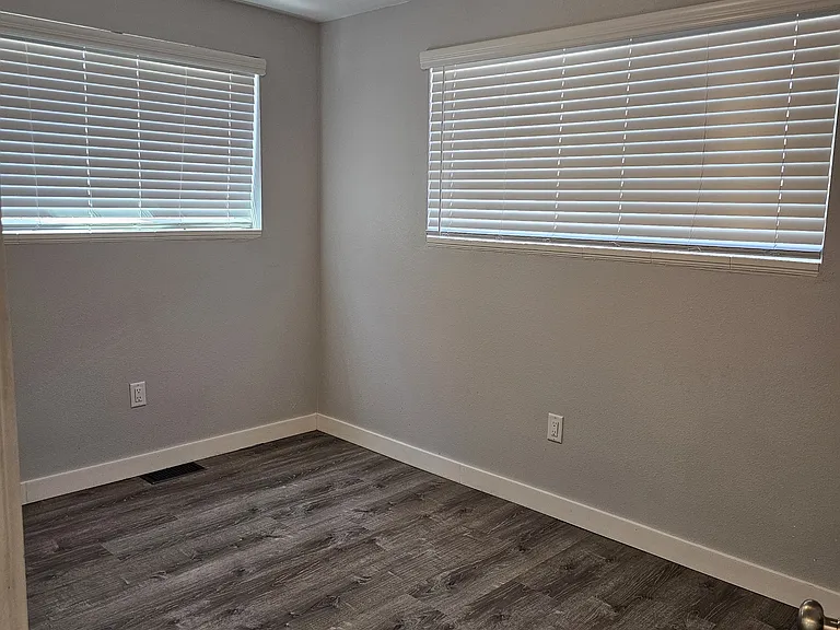 813 N Riverside Dr #A — Photo 10