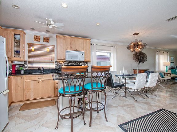 5th image of 20 Pine Arbor Ln APT 207