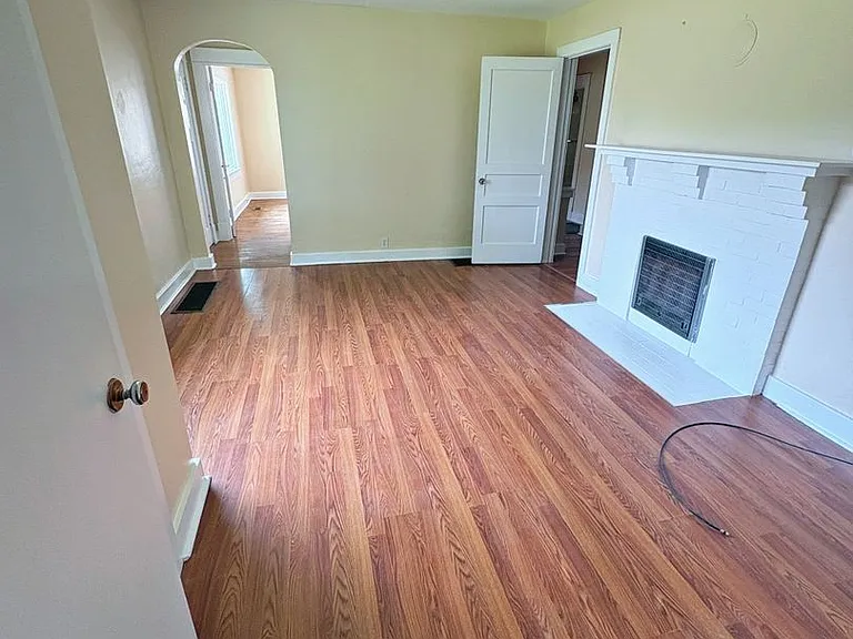1251 S Dickerson Rd — Photo 8