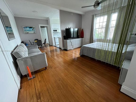2nd image of 1611 Michigan Ave APT 26