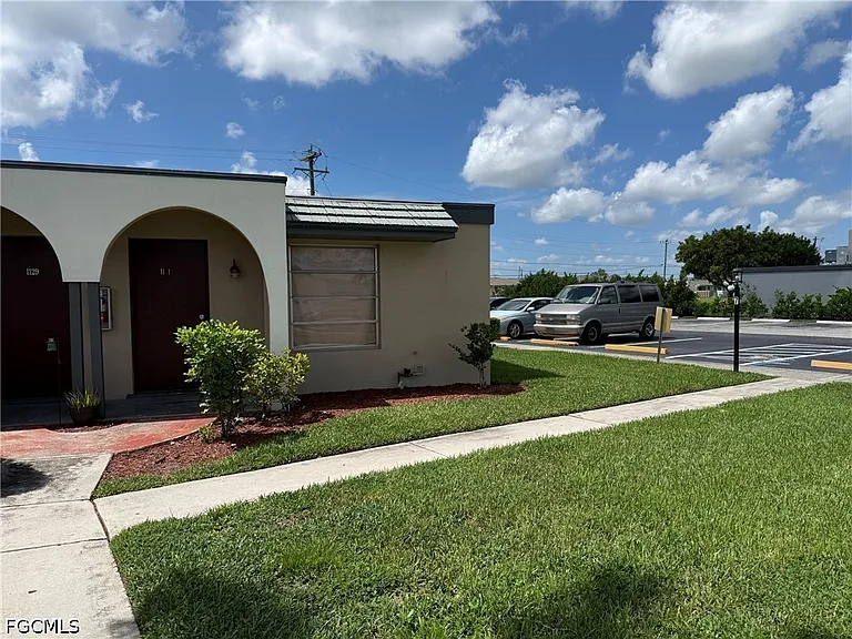 1131 S Loop Blvd — Photo 1