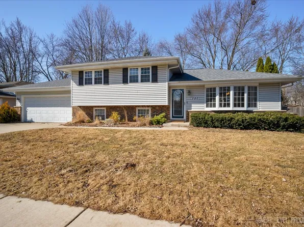 580 Michigan Ave, South Elgin, IL 60177