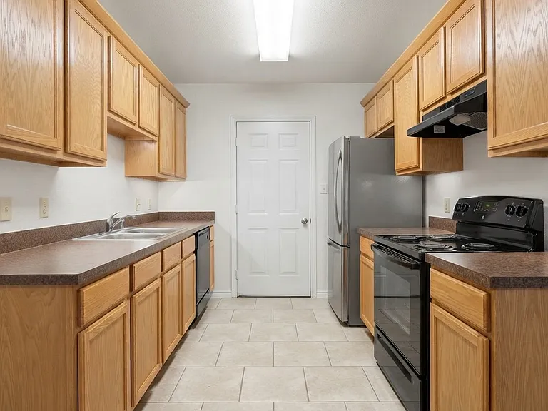 618 NW 14th St — Photo 3