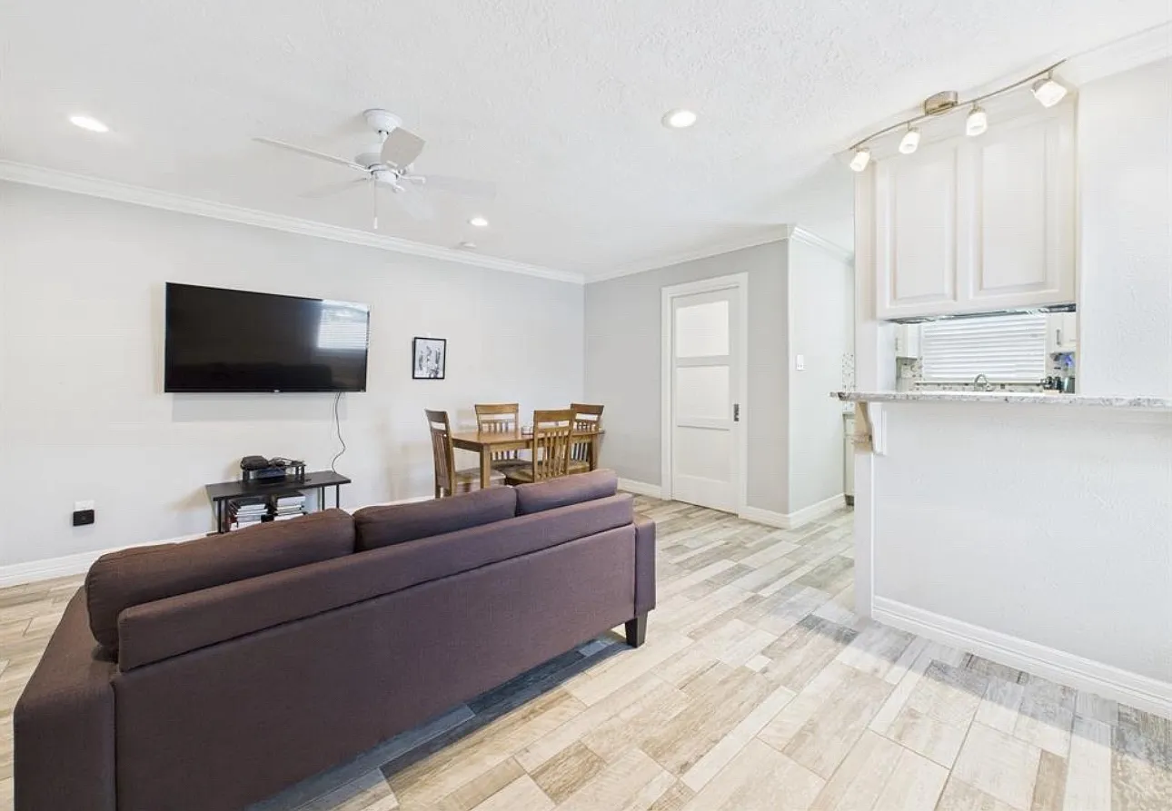 Studio, 500 sqft, $1,600 — Photo 3
