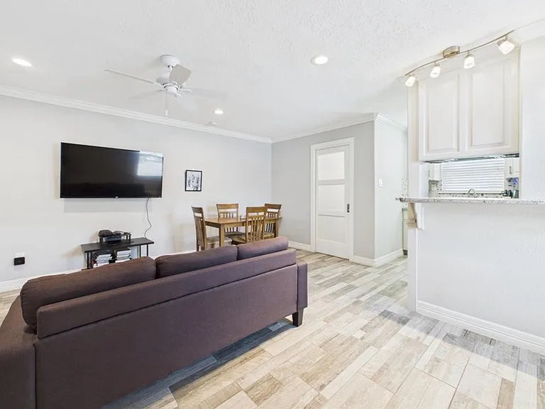 810 Milwaukee St #STUDIO — Photo 3