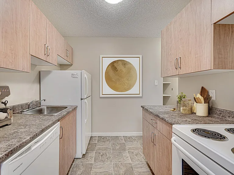 2212 A Saint Charles Ave — Photo 1