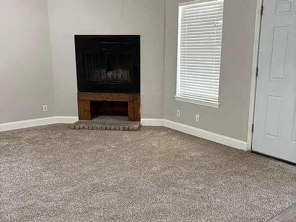 2nd image of 824 Hardy Springs Cir APT D