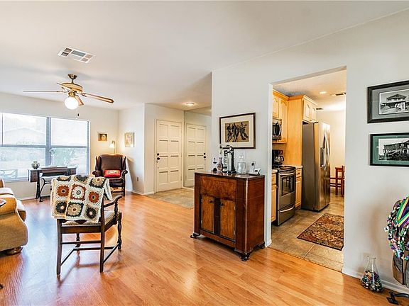 5th image of 4001 Windtree Dr