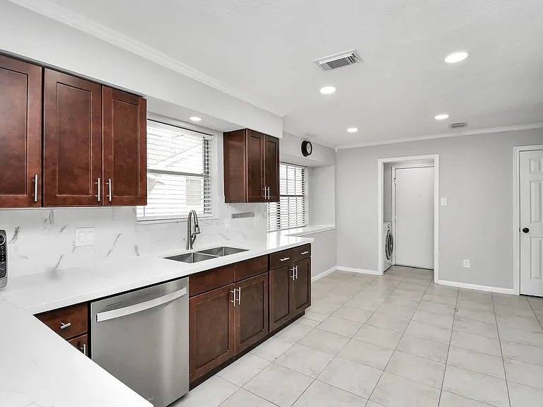 315 Muirwood Ln — Photo 11
