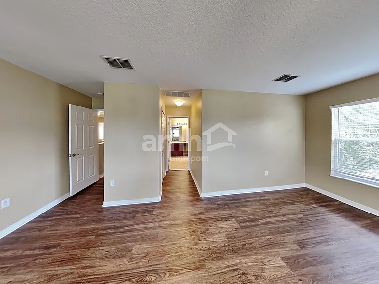 3247 Chessington Dr — Photo 10