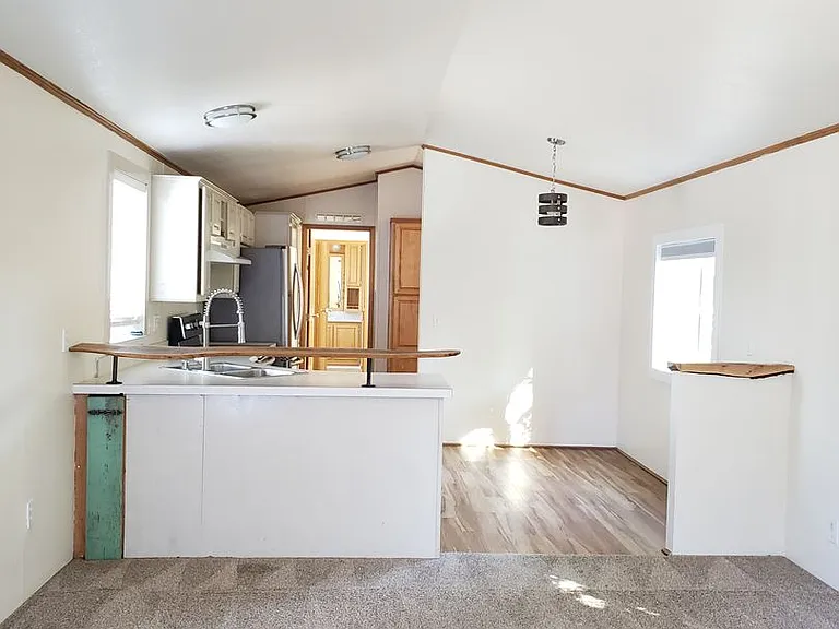 1305 N Wenatchee Ave — Photo 3