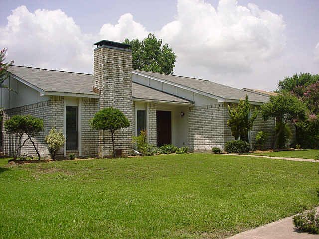1st image of 3009 Rockett Dr