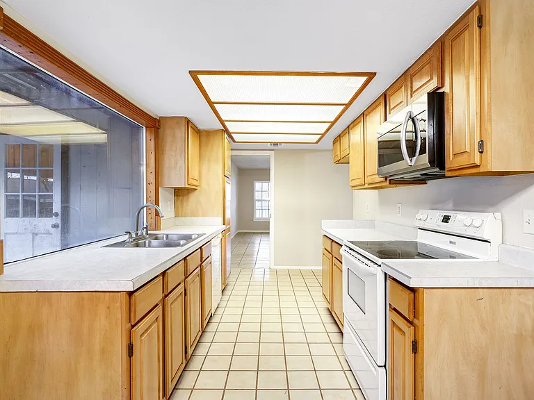 8138 Raritan St — Photo 11