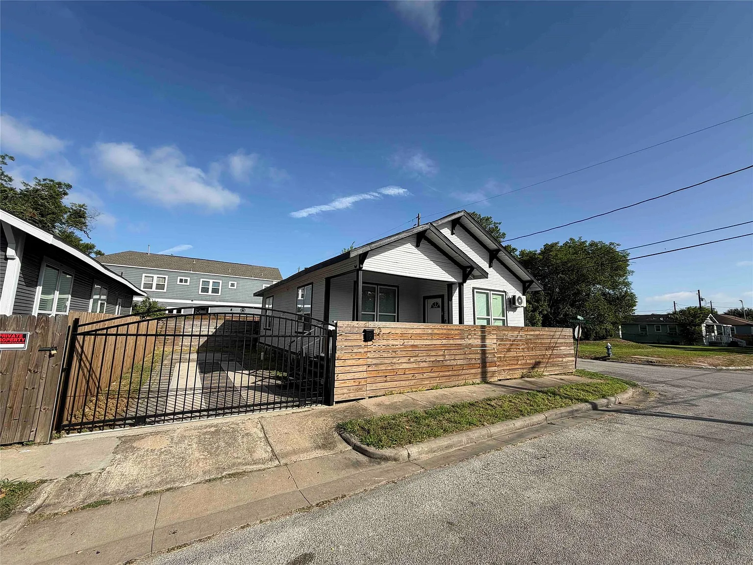 3 bed, 2.0 bath, 1111 sqft, $1,700 — Photo 2