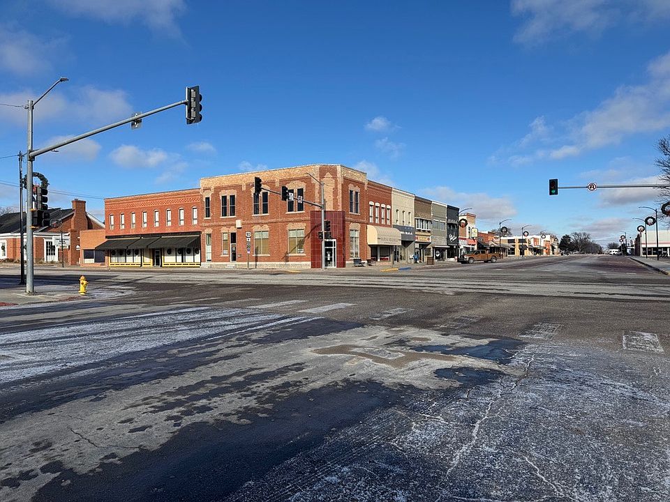 1st image of 701 3rd St