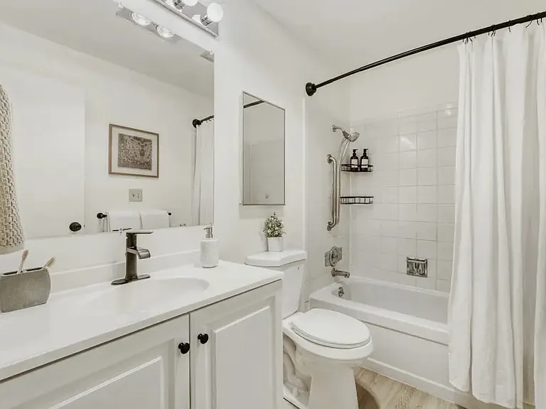 2501 Canterbury Ln E #215 — Photo 17