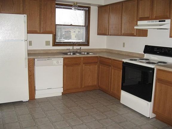 2nd image of 122 Cecilia Ct
