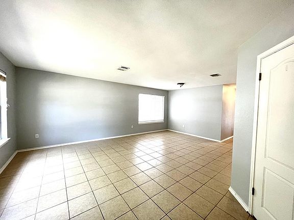 2nd image of 3818 Tailfeather Dr