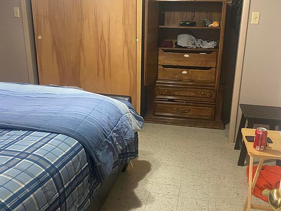 4th image of 913 1st Ave