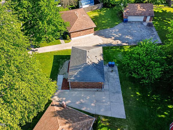 2nd image of 5905 Carmelwood Cir